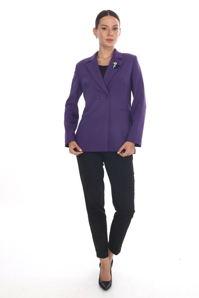 Yaka Bros ve Düğme Detaylı Ceket