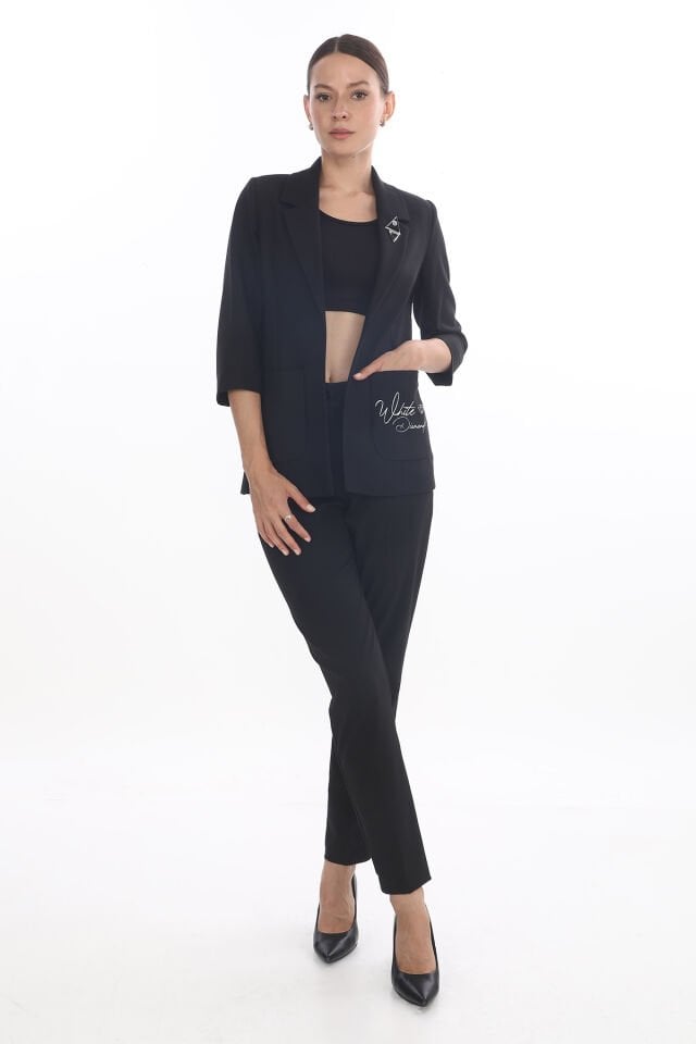 Cep Detaylı Broşlu Ceket