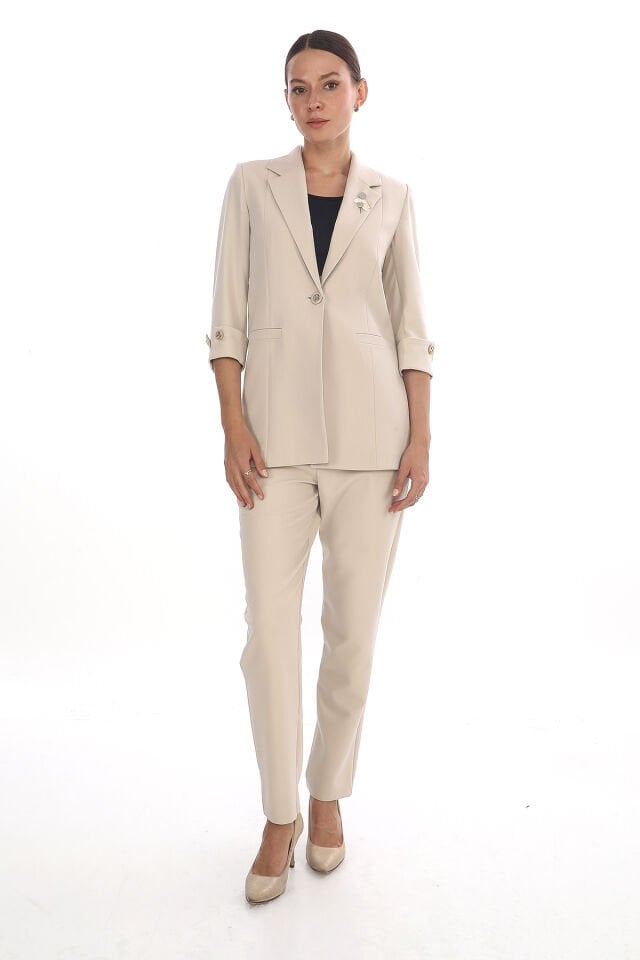 Broş Detaylı Ceket Takım